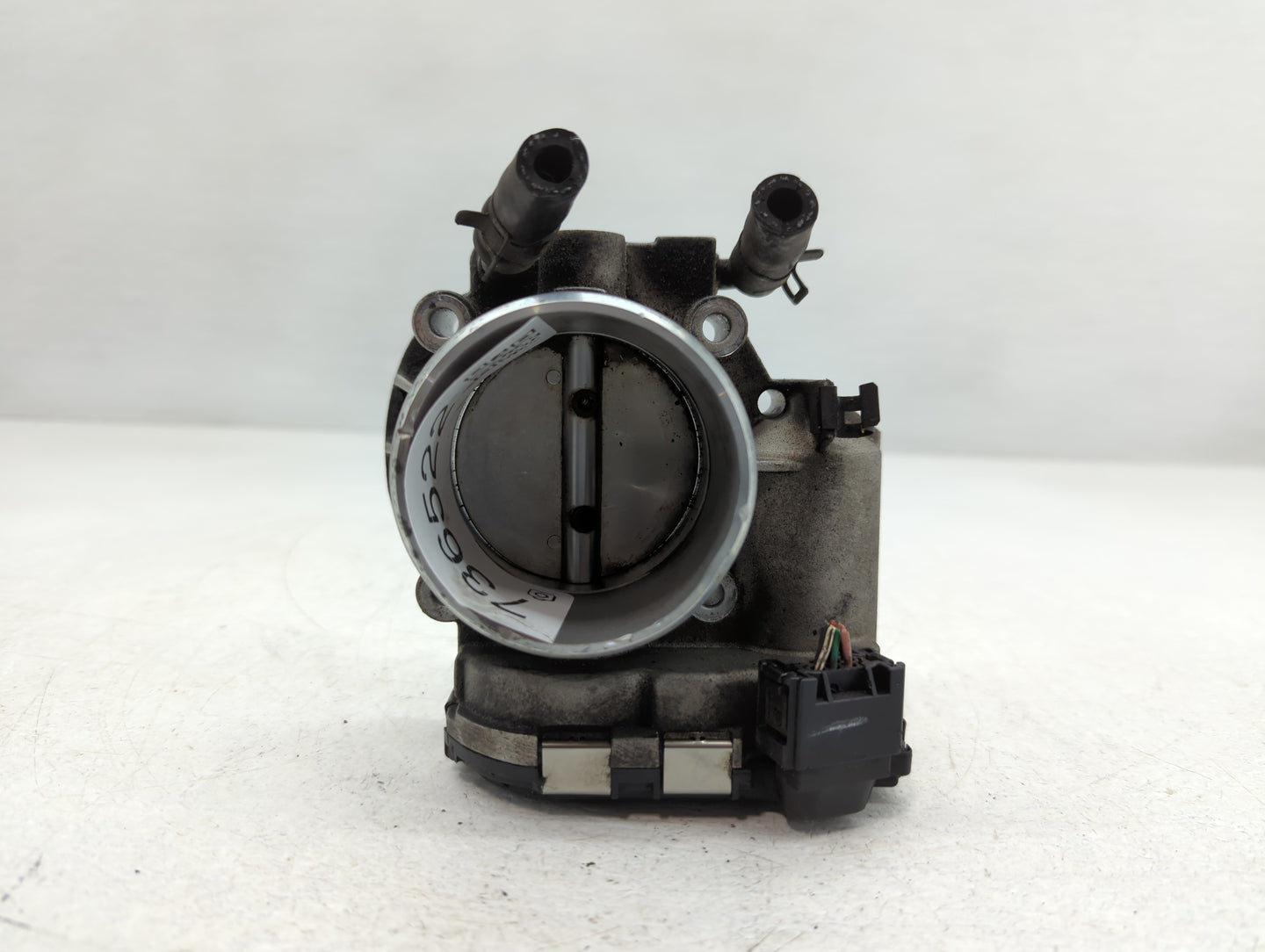 2009-2014 Hyundai Genesis Throttle Body P/N:35100-2C300 Fits Fits 2009 2010 2011 2012 2013 2014 OEM Used Auto Parts - Oemuse