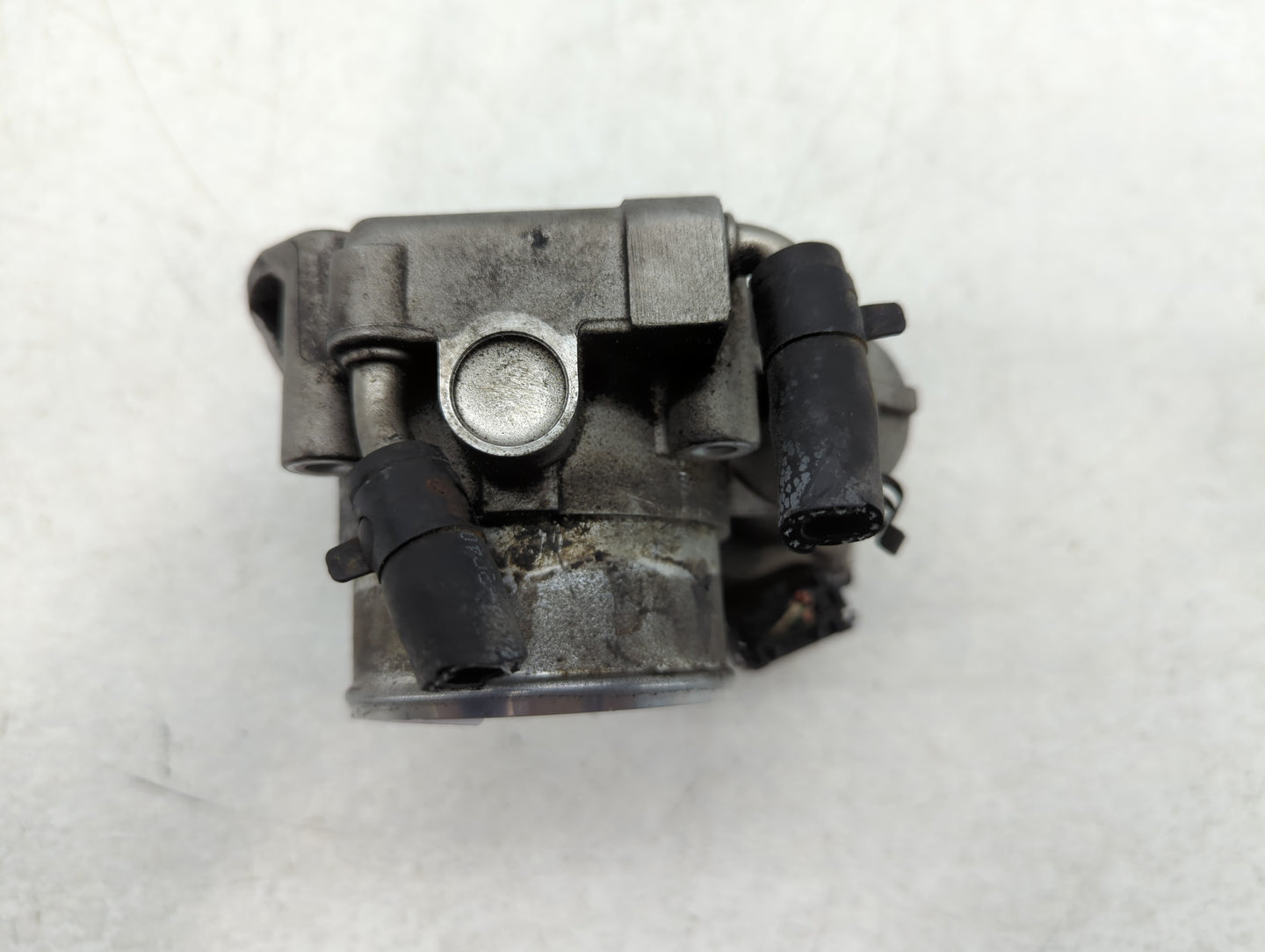 2009-2014 Hyundai Genesis Throttle Body P/N:35100-2C300 Fits Fits 2009 2010 2011 2012 2013 2014 OEM Used Auto Parts - Oemuse