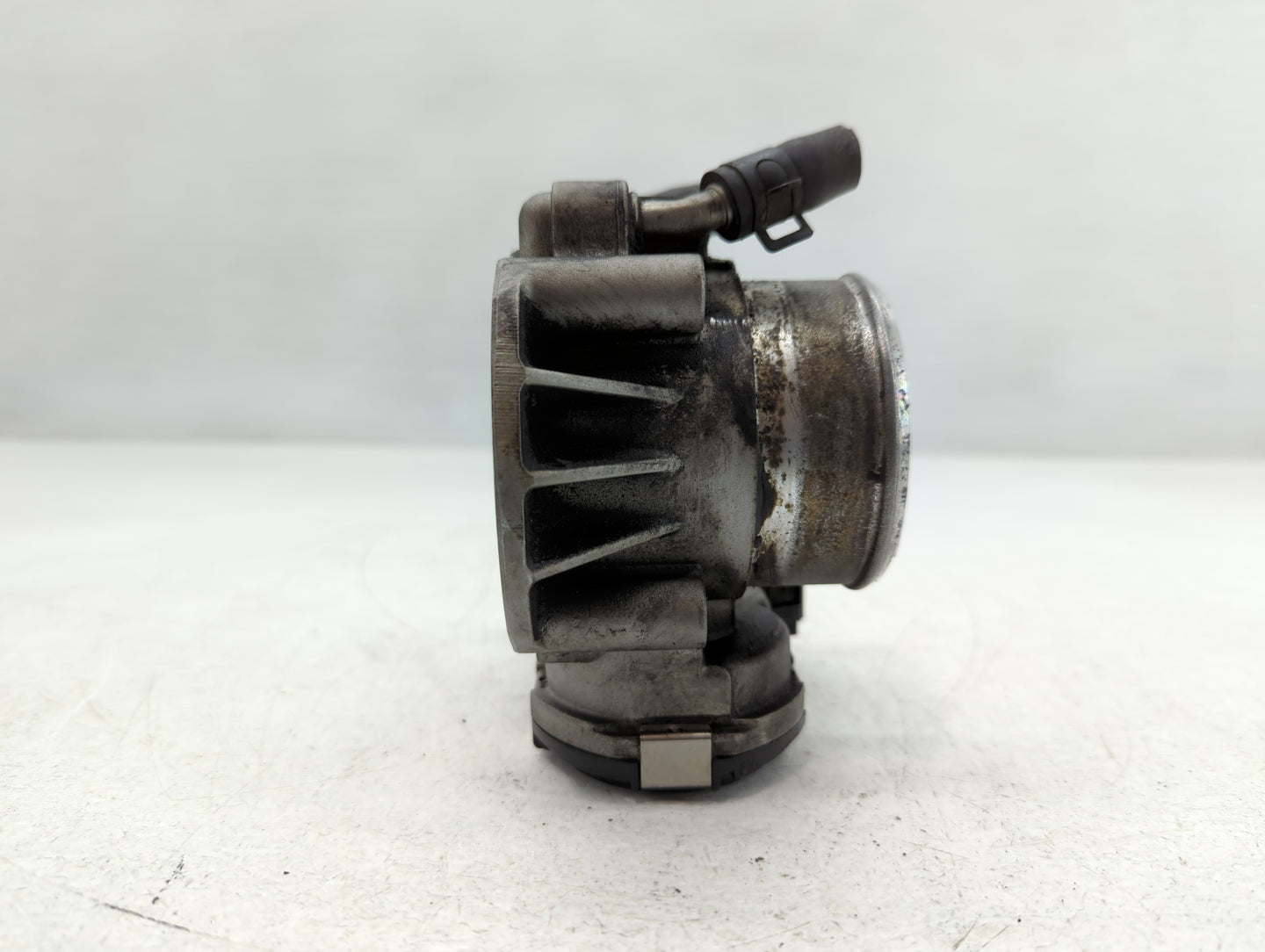 2009-2014 Hyundai Genesis Throttle Body P/N:35100-2C300 Fits Fits 2009 2010 2011 2012 2013 2014 OEM Used Auto Parts - Oemuse