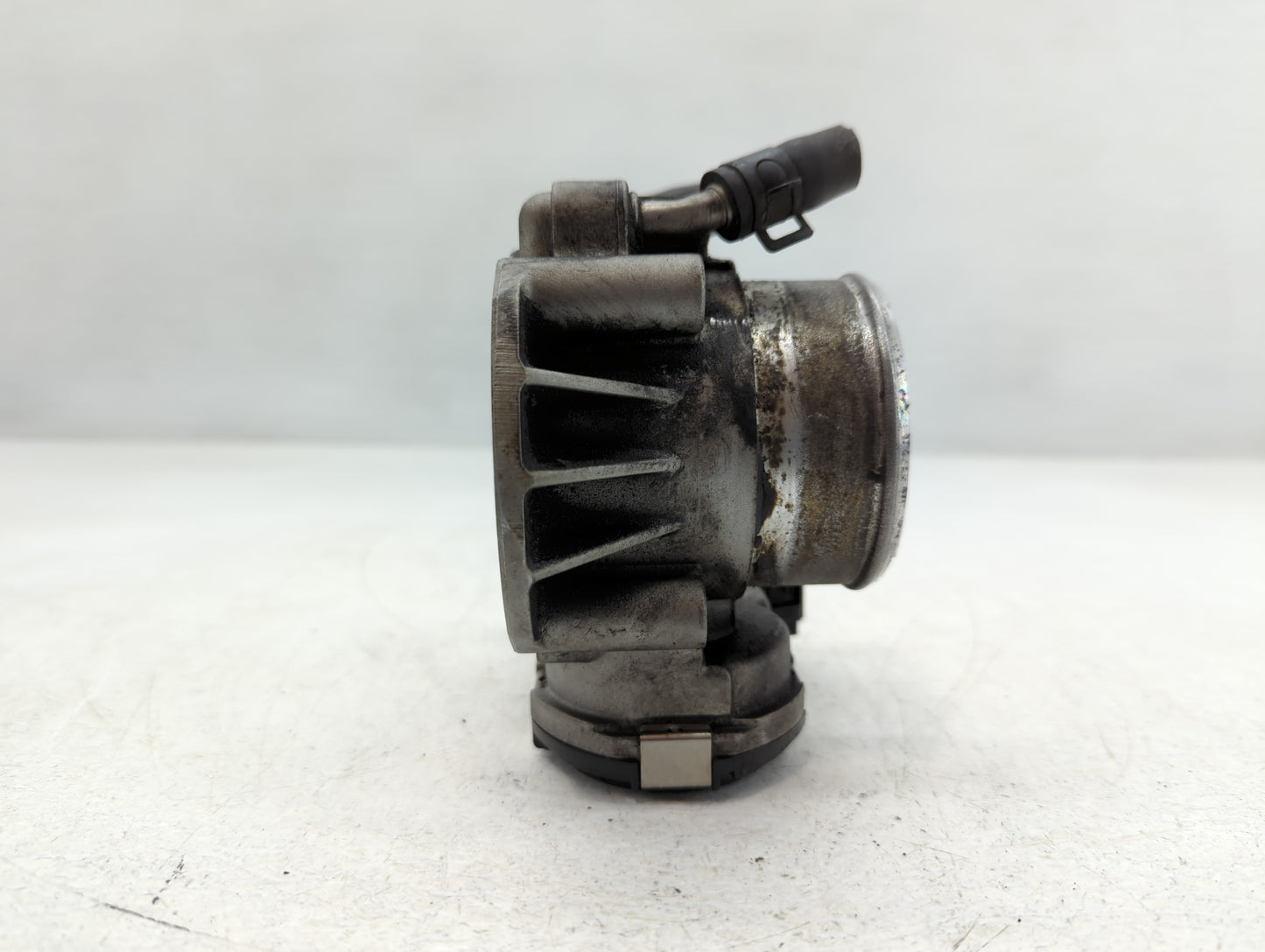 2009-2014 Hyundai Genesis Throttle Body P/N:35100-2C300 Fits Fits 2009 2010 2011 2012 2013 2014 OEM Used Auto Parts - Oemuse
