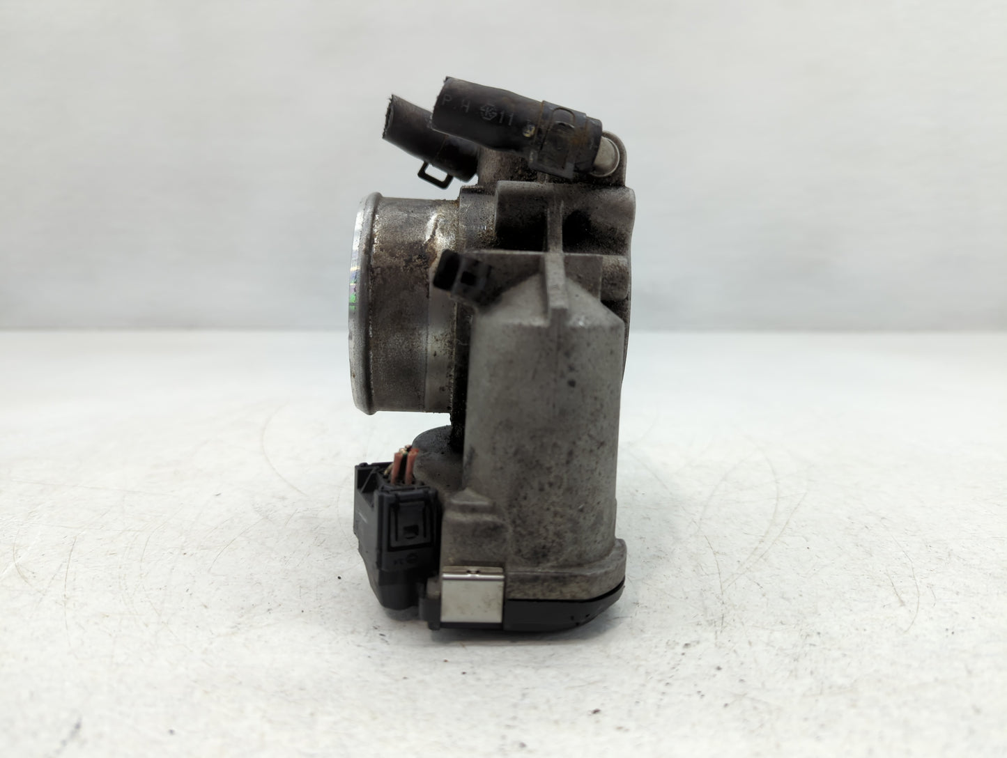 2009-2014 Hyundai Genesis Throttle Body P/N:35100-2C300 Fits Fits 2009 2010 2011 2012 2013 2014 OEM Used Auto Parts - Oemuse