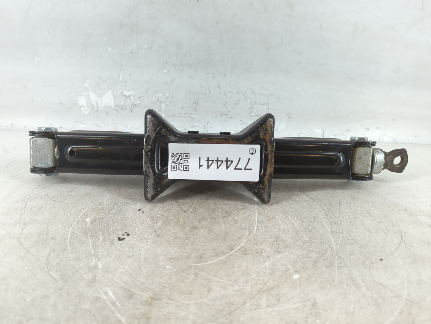 2012 Hyundai Genesis Spare Scissor Car Jack - Oemusedautoparts1.com