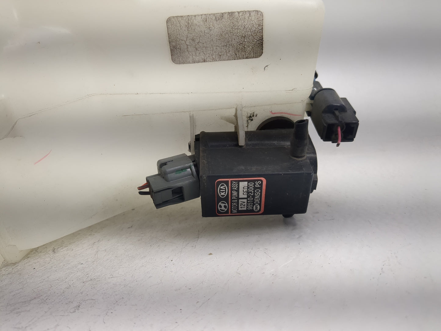 2010-2012 Hyundai Santa Fe Windshield Washer Fluid Reservoir Bottle Oem 1248819 - Oemusedautoparts1.com
