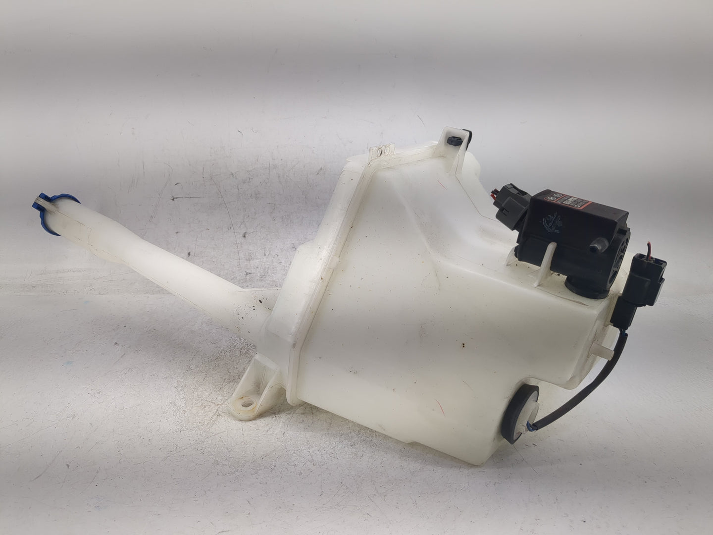 2010-2012 Hyundai Santa Fe Windshield Washer Fluid Reservoir Bottle Oem 1248819 - Oemusedautoparts1.com