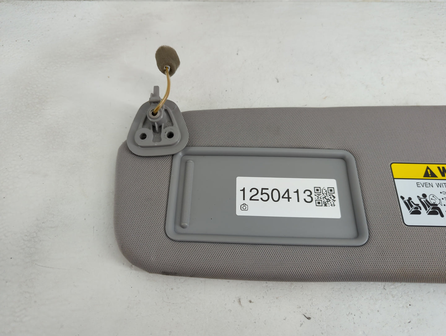 2010-2012 Hyundai Santa Fe Sun Visor Shade Replacement Driver Left Mirror Fits Fits 2010 2011 2012 OEM Used Auto Parts - Oem