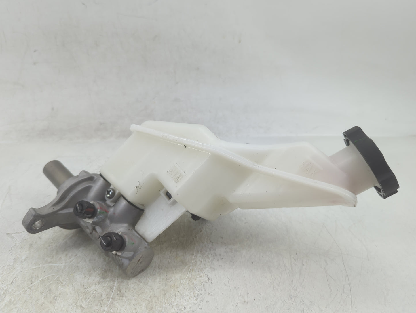 2010-2012 Hyundai Santa Fe Brake Master Cylinder - Oemusedautoparts1.com