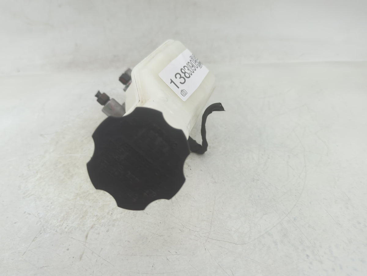 2010-2012 Hyundai Santa Fe Brake Master Cylinder - Oemusedautoparts1.com