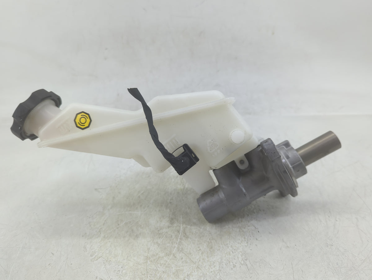 2010-2012 Hyundai Santa Fe Brake Master Cylinder - Oemusedautoparts1.com