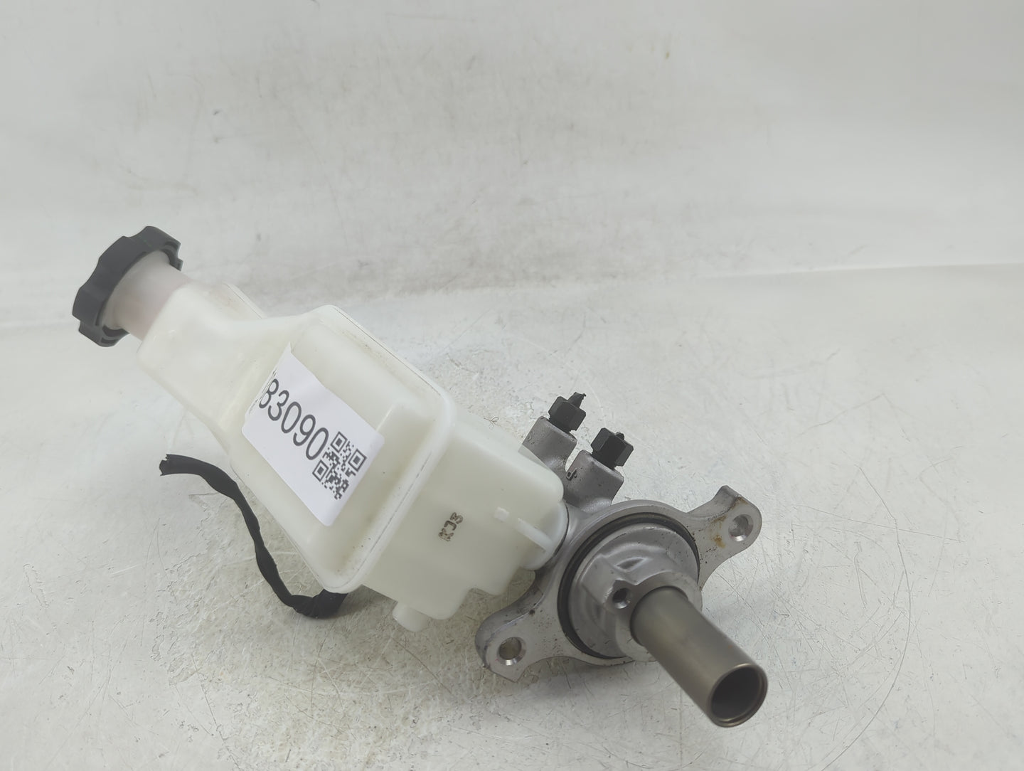 2010-2012 Hyundai Santa Fe Brake Master Cylinder - Oemusedautoparts1.com