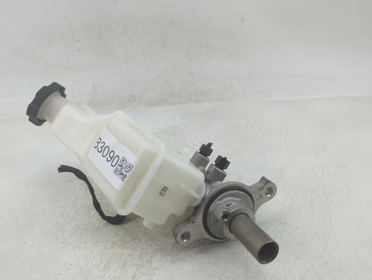 2010-2012 Hyundai Santa Fe Brake Master Cylinder - Oemusedautoparts1.com