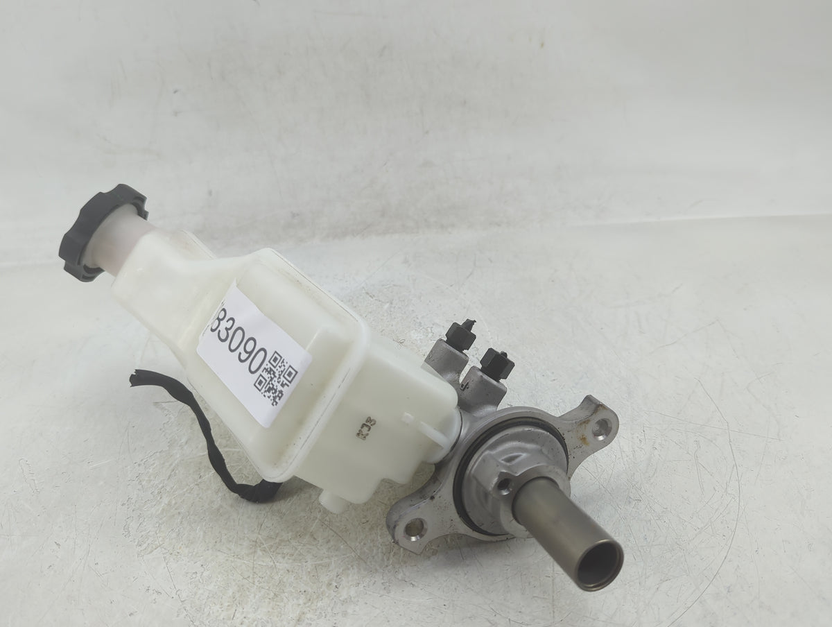 2010-2012 Hyundai Santa Fe Brake Master Cylinder - Oemusedautoparts1.com