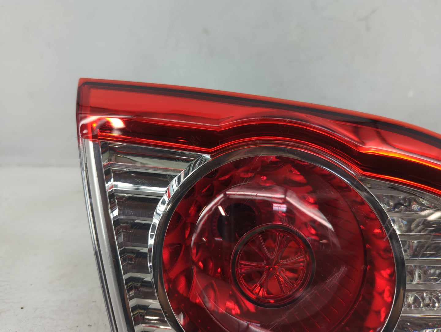 2012 Hyundai Santa Fe Driver Left Side Deck Lid Mounted Tail Light - Oemusedautoparts1.com