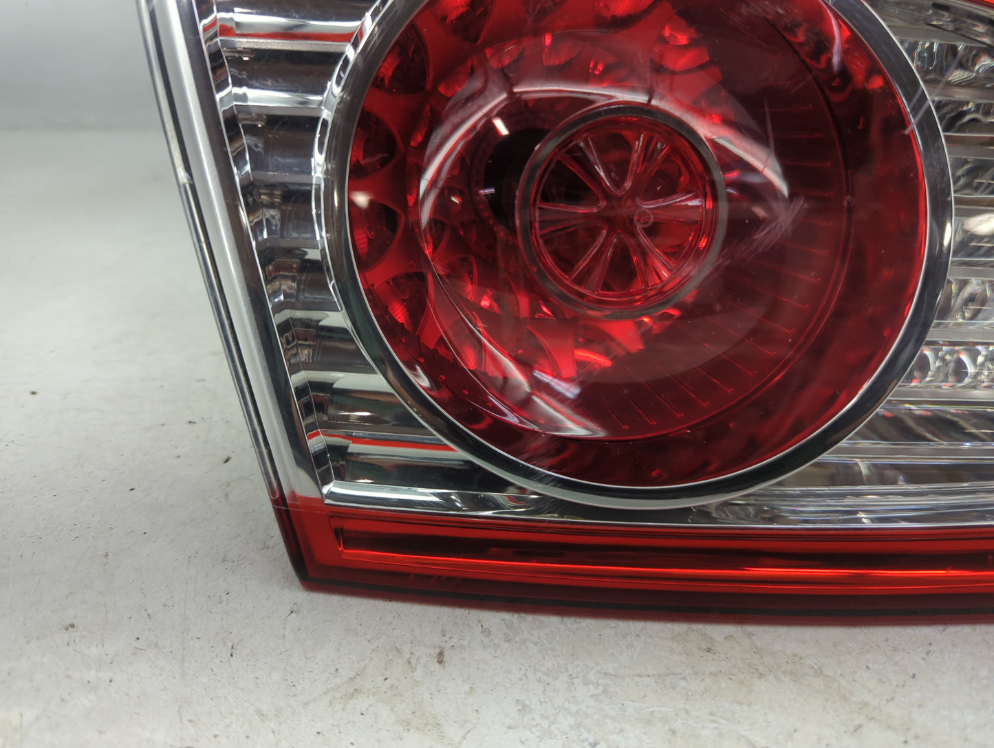 2012 Hyundai Santa Fe Driver Left Side Deck Lid Mounted Tail Light - Oemusedautoparts1.com