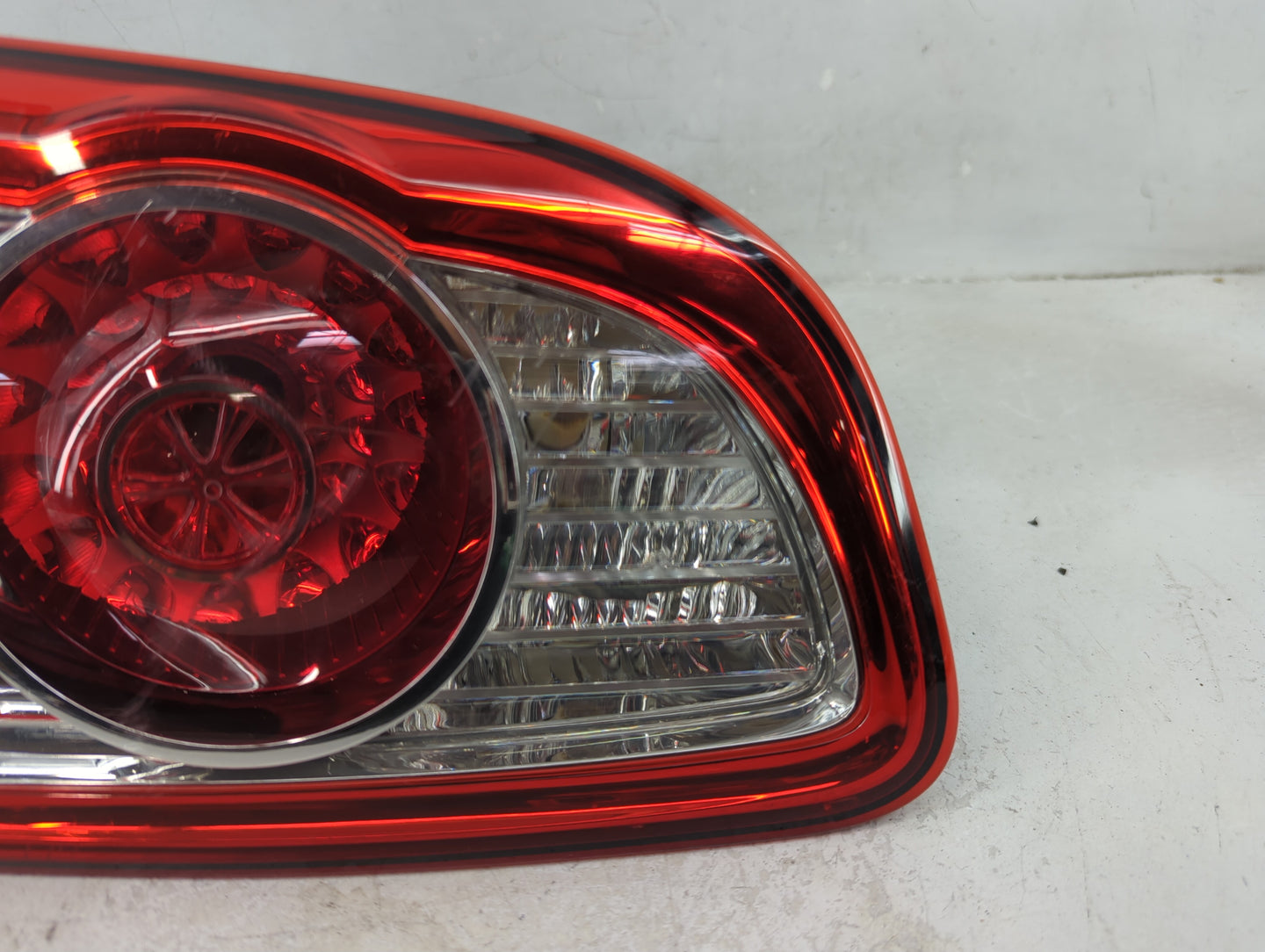 2012 Hyundai Santa Fe Driver Left Side Deck Lid Mounted Tail Light - Oemusedautoparts1.com