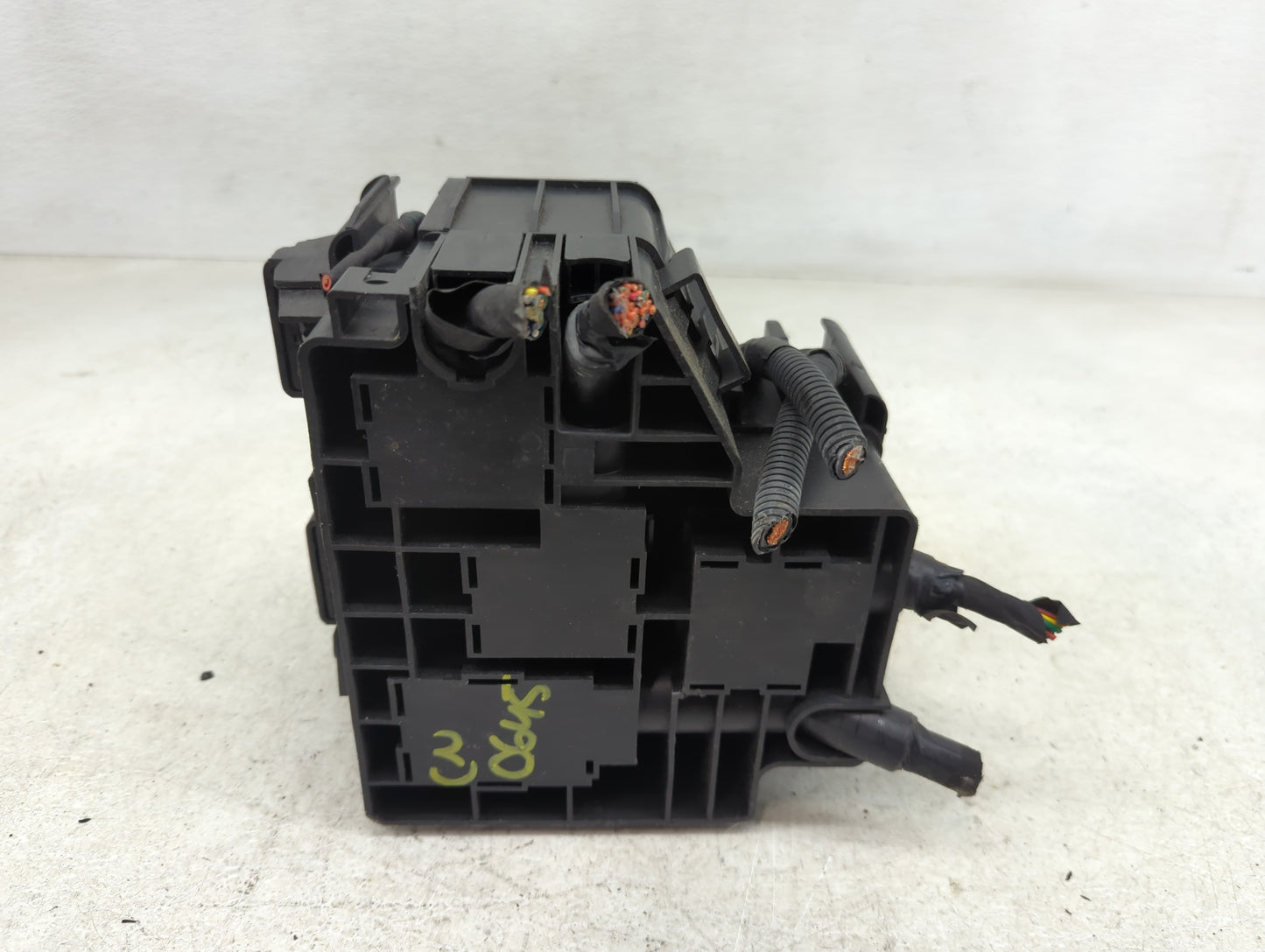 2010-2012 Hyundai Santa Fe Fusebox Fuse Box Panel Relay Module P/N:95224-3S050 Fits Fits 2010 2011 2012 OEM Used Auto Parts 