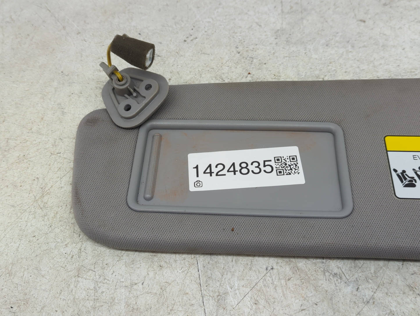 2010-2012 Hyundai Santa Fe Sun Visor Shade Replacement Driver Left Mirror Fits Fits 2010 2011 2012 OEM Used Auto Parts - Oem