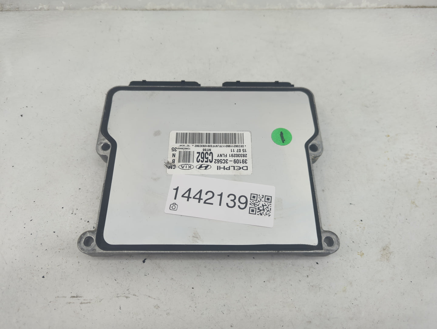2010-2012 Hyundai Santa Fe PCM Engine Control Computer ECU ECM PCU OEM P/N:39109-3C562 28330291 Fits Fits 2010 2011 2012 OEM