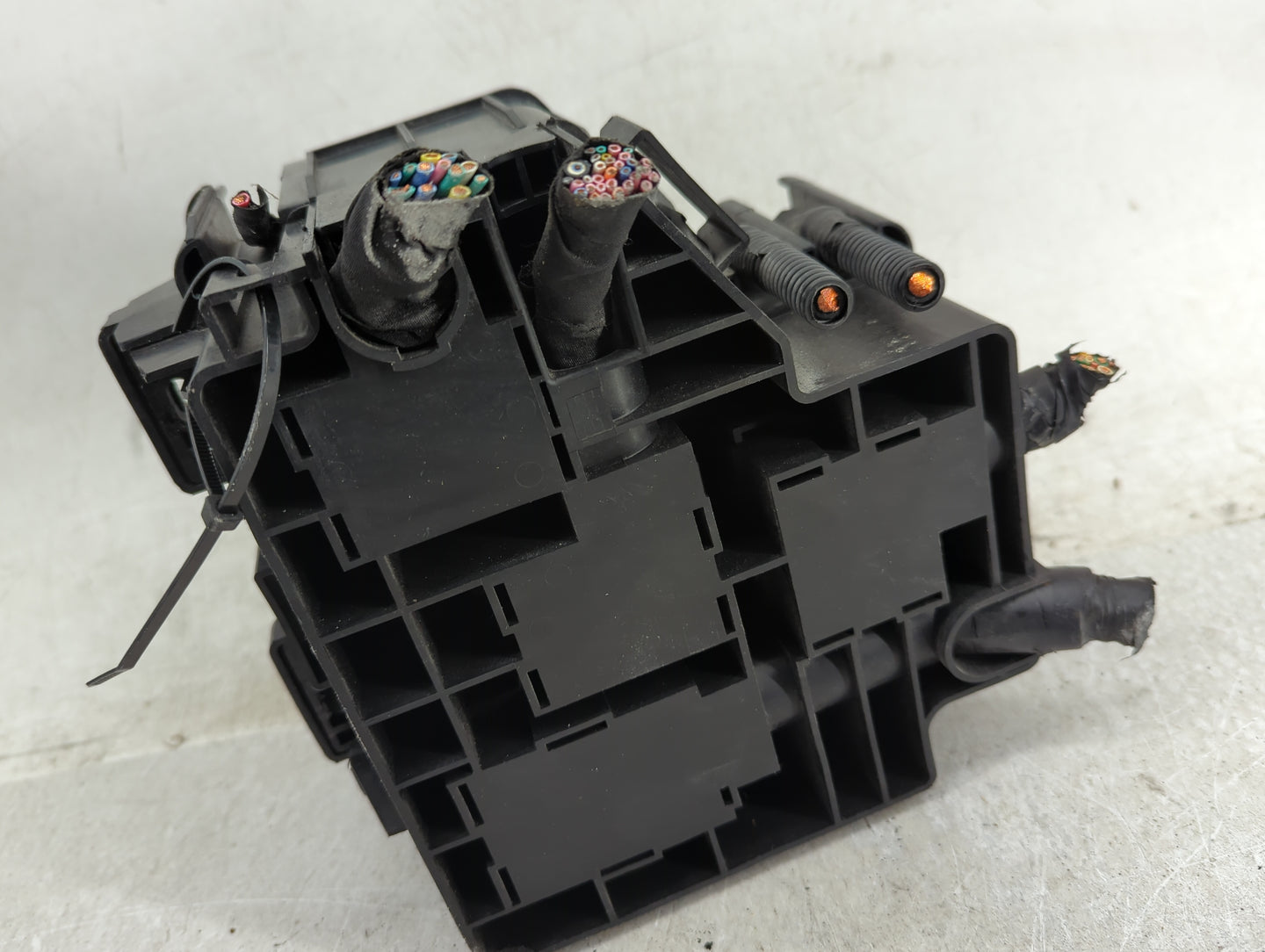 2010-2012 Hyundai Santa Fe Fusebox Fuse Box Panel Relay Module P/N:95224-29850 Fits Fits 2010 2011 2012 OEM Used Auto Parts 