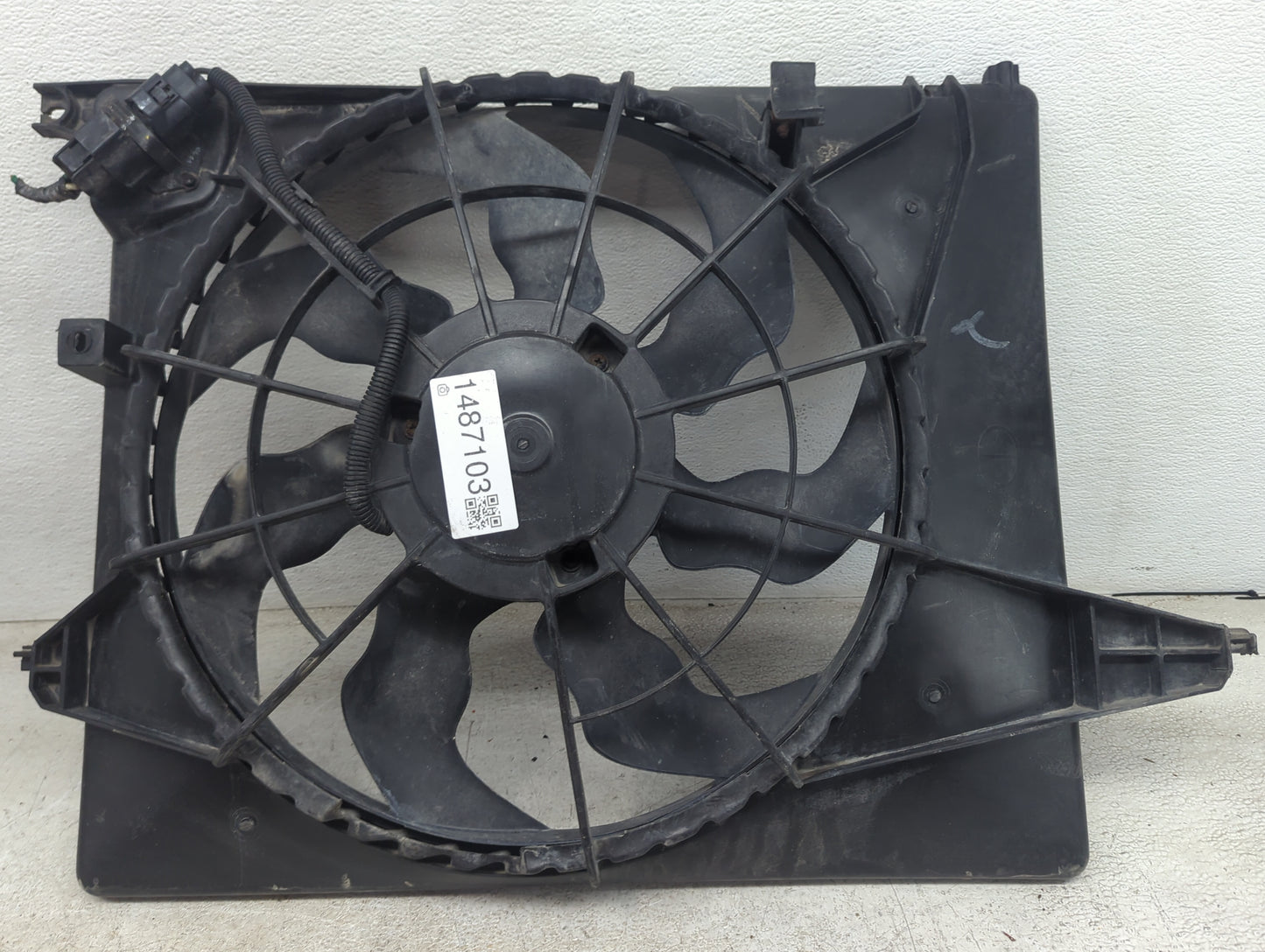 2010-2012 Hyundai Santa Fe Electric Radiator Cooling Fan Motor Assembly Fits Fits 2010 2011 2012 2013 OEM Used Auto Parts - 