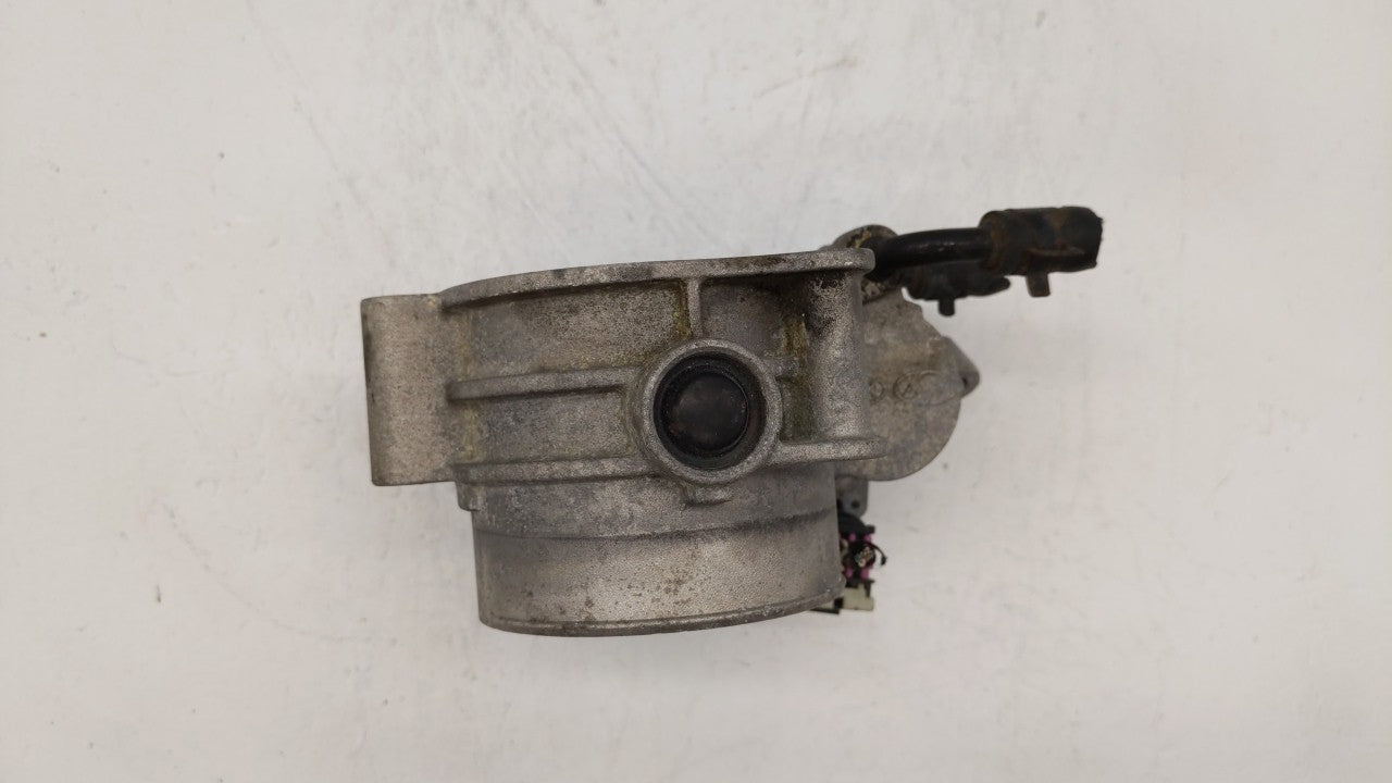 2010-2012 Hyundai Santa Fe Throttle Body P/N:28099075 35100-3C700 Fits Fits 2010 2011 2012 2013 2014 OEM Used Auto Parts - O