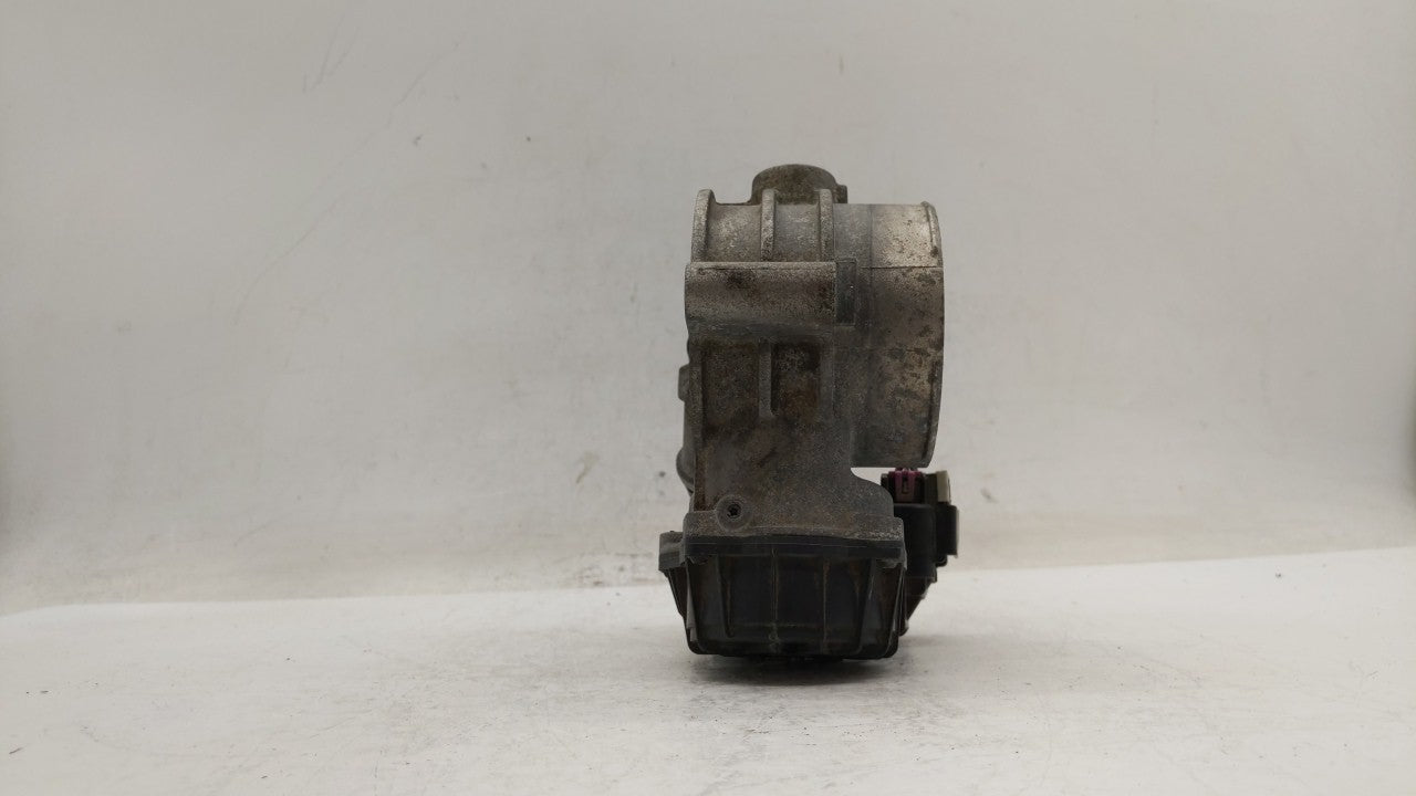 2010-2012 Hyundai Santa Fe Throttle Body P/N:28099075 35100-3C700 Fits Fits 2010 2011 2012 2013 2014 OEM Used Auto Parts - O