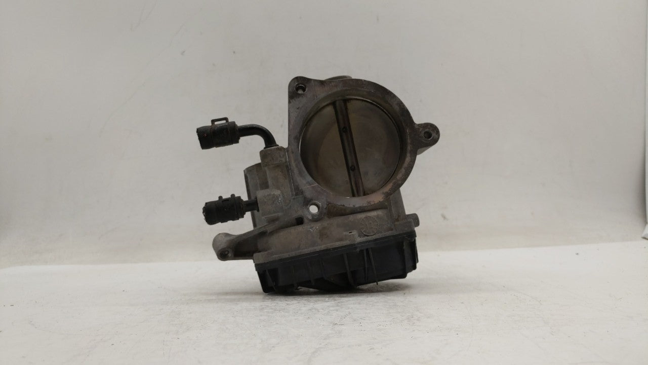 2010-2012 Hyundai Santa Fe Throttle Body P/N:28099075 35100-3C700 Fits Fits 2010 2011 2012 2013 2014 OEM Used Auto Parts - O