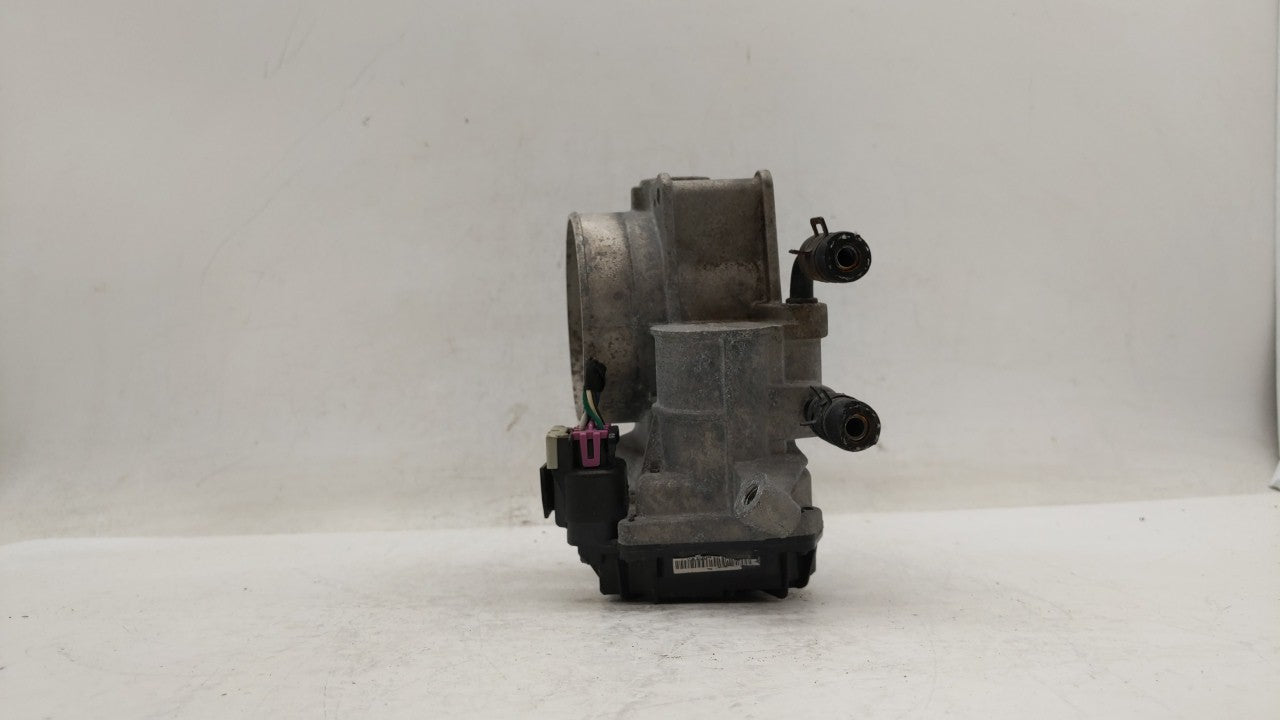 2010-2012 Hyundai Santa Fe Throttle Body P/N:28099075 35100-3C700 Fits Fits 2010 2011 2012 2013 2014 OEM Used Auto Parts - O