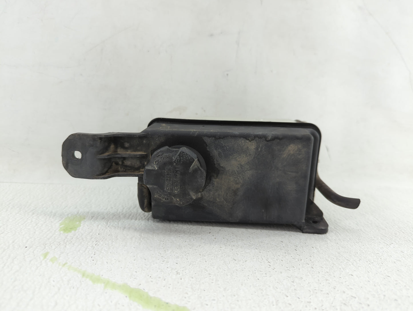 2010 Hyundai Santa Fe Radiator Coolant Overflow Expansion Tank Bottle - Oemusedautoparts1.com