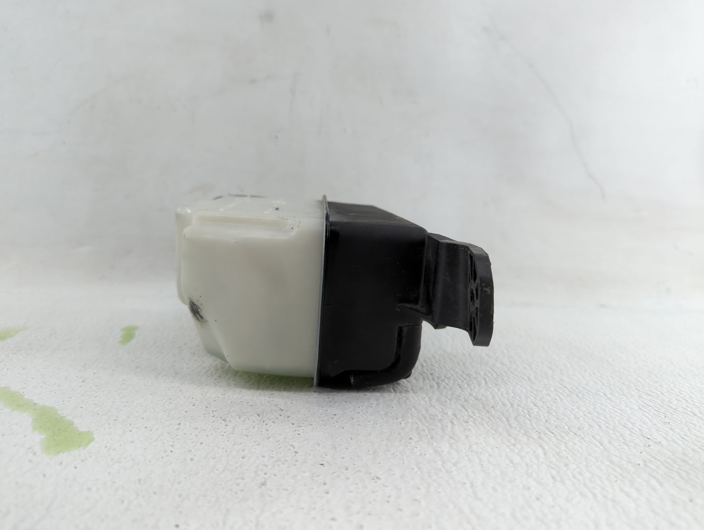 2010 Hyundai Santa Fe Radiator Coolant Overflow Expansion Tank Bottle - Oemusedautoparts1.com