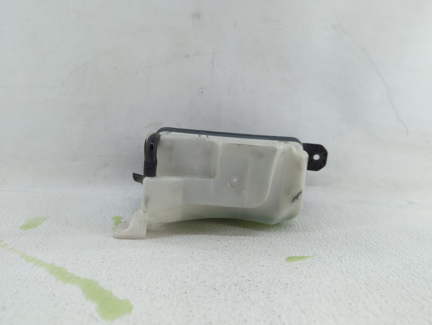 2010 Hyundai Santa Fe Radiator Coolant Overflow Expansion Tank Bottle - Oemusedautoparts1.com
