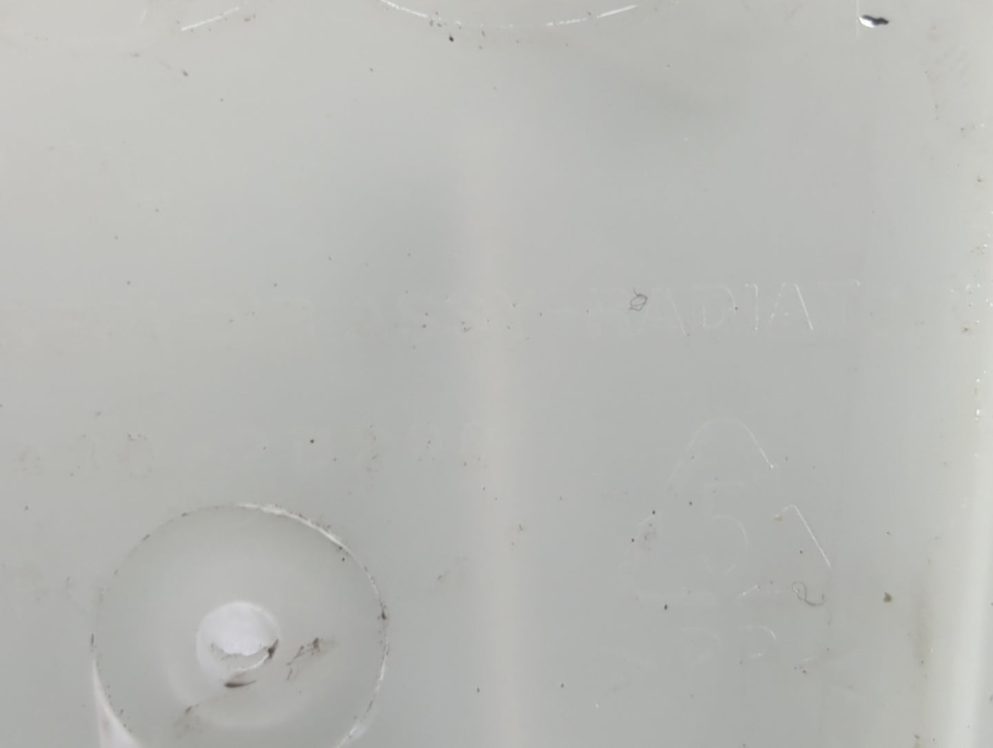 2010 Hyundai Santa Fe Radiator Coolant Overflow Expansion Tank Bottle - Oemusedautoparts1.com