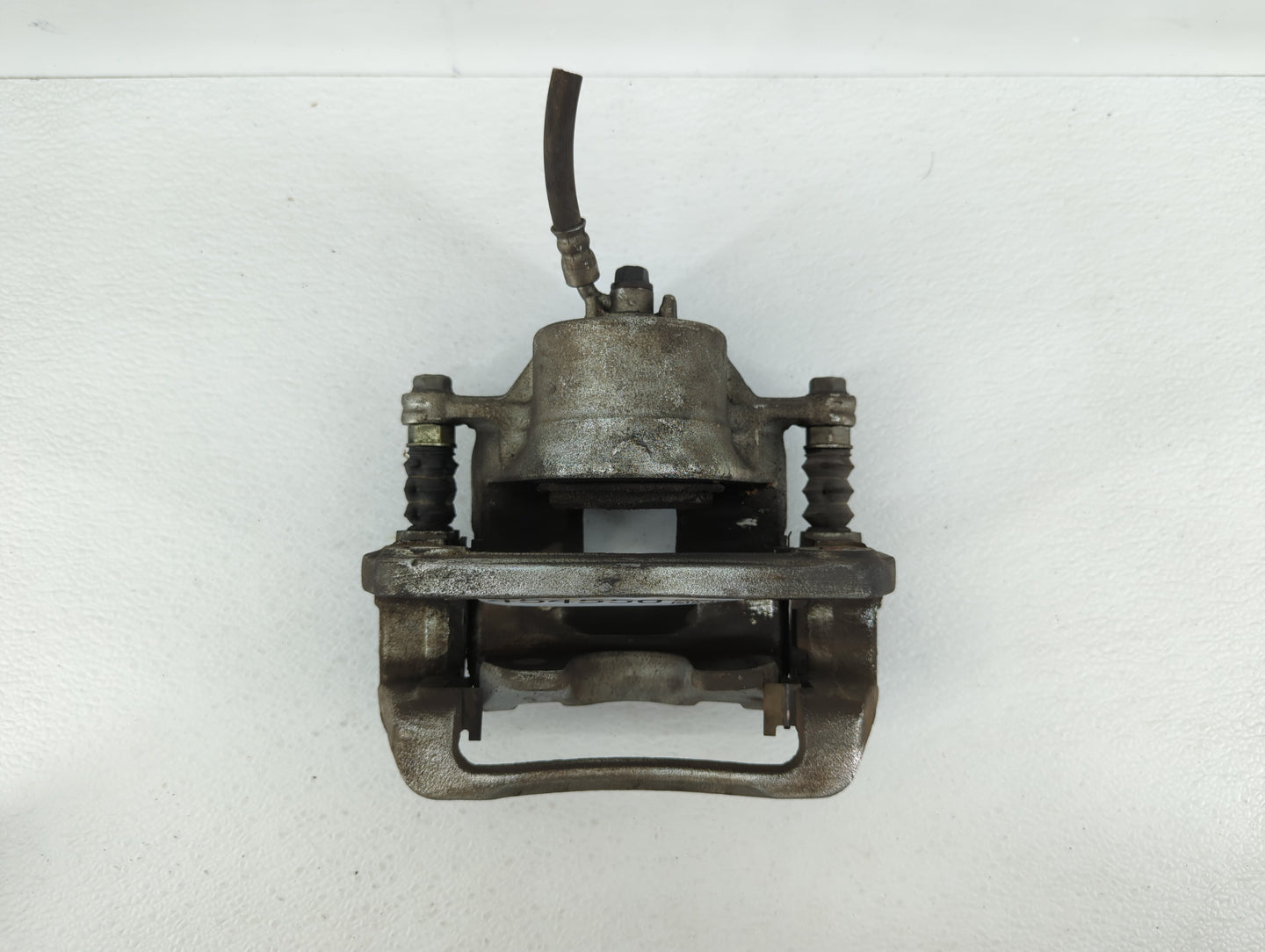 2010-2012 Hyundai Santa Fe Front Driver Left Brake Caliper - Oemusedautoparts1.com