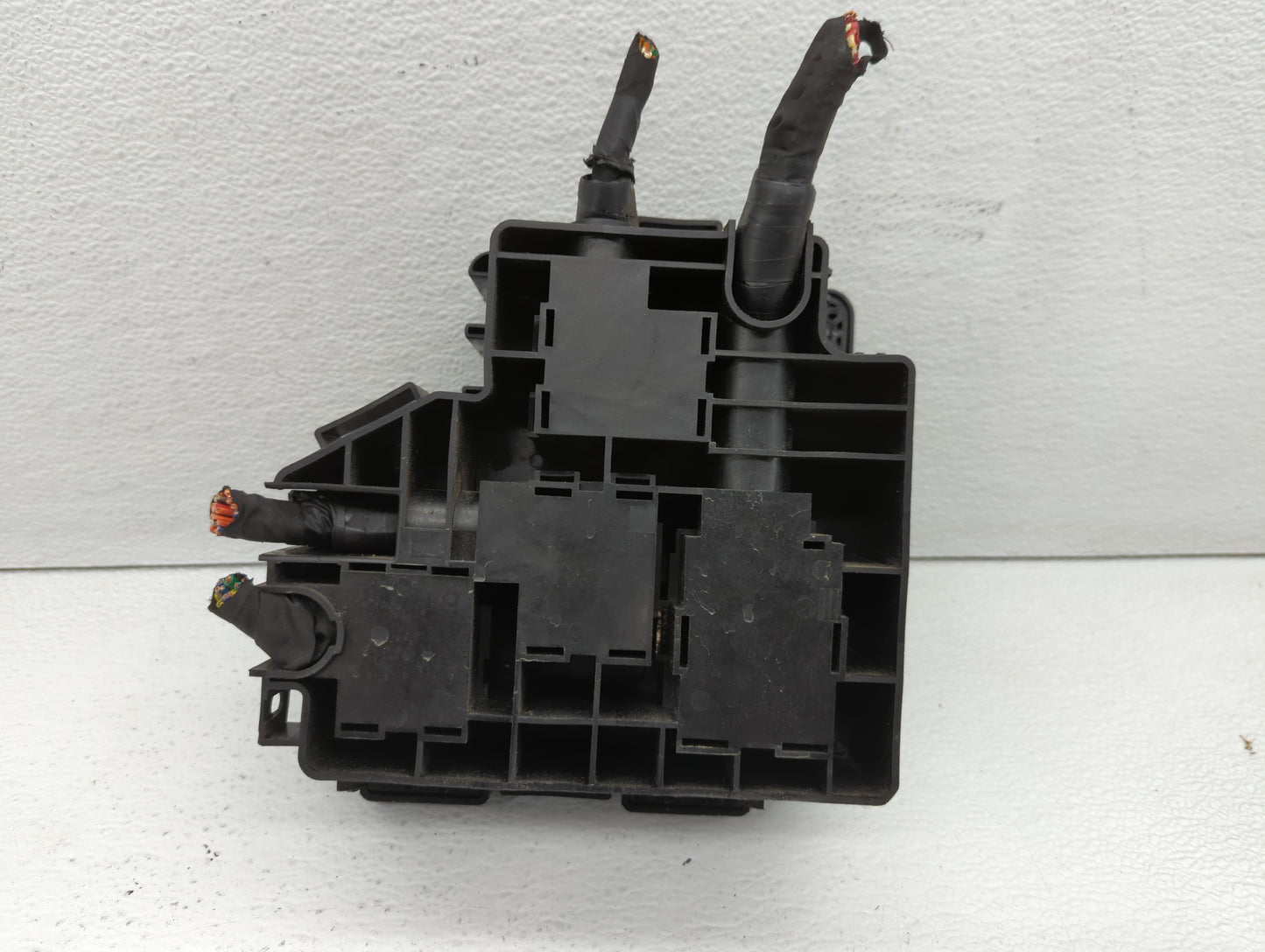 2010-2012 Hyundai Santa Fe Fusebox Fuse Box Panel Relay Module Fits Fits 2010 2011 2012 OEM Used Auto Parts - Oemusedautopar