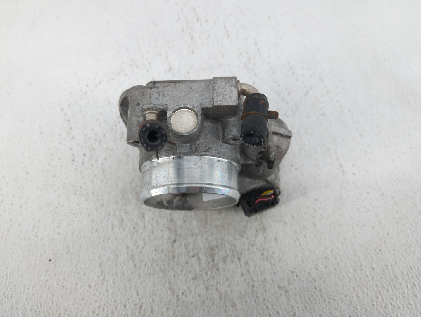 2010-2012 Hyundai Santa Fe Throttle Body P/N:35100-25400 Fits Fits 2006 2007 2008 2009 2010 2011 2012 2013 OEM Used Auto Par