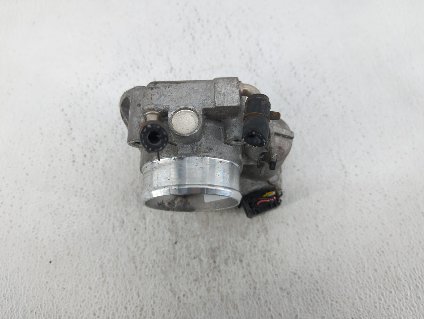 2010-2012 Hyundai Santa Fe Throttle Body P/N:35100-25400 Fits Fits 2006 2007 2008 2009 2010 2011 2012 2013 OEM Used Auto Par