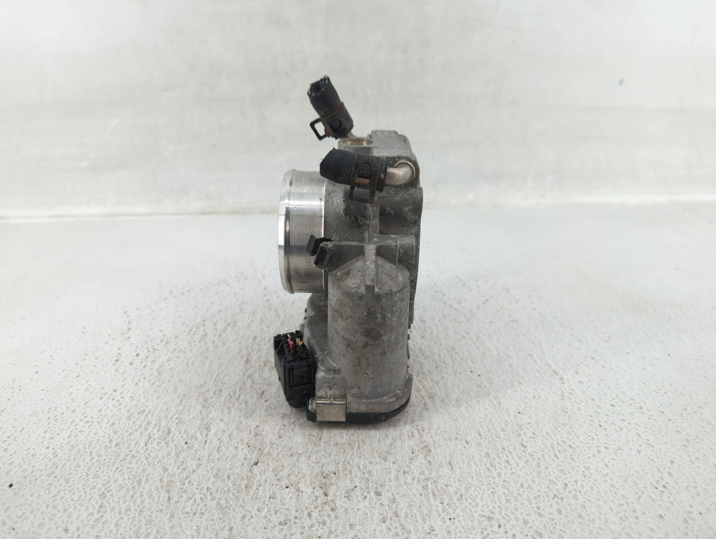 2010-2012 Hyundai Santa Fe Throttle Body P/N:35100-25400 Fits Fits 2006 2007 2008 2009 2010 2011 2012 2013 OEM Used Auto Par