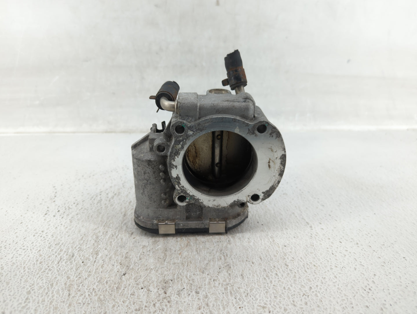2010-2012 Hyundai Santa Fe Throttle Body P/N:35100-25400 Fits Fits 2006 2007 2008 2009 2010 2011 2012 2013 OEM Used Auto Par