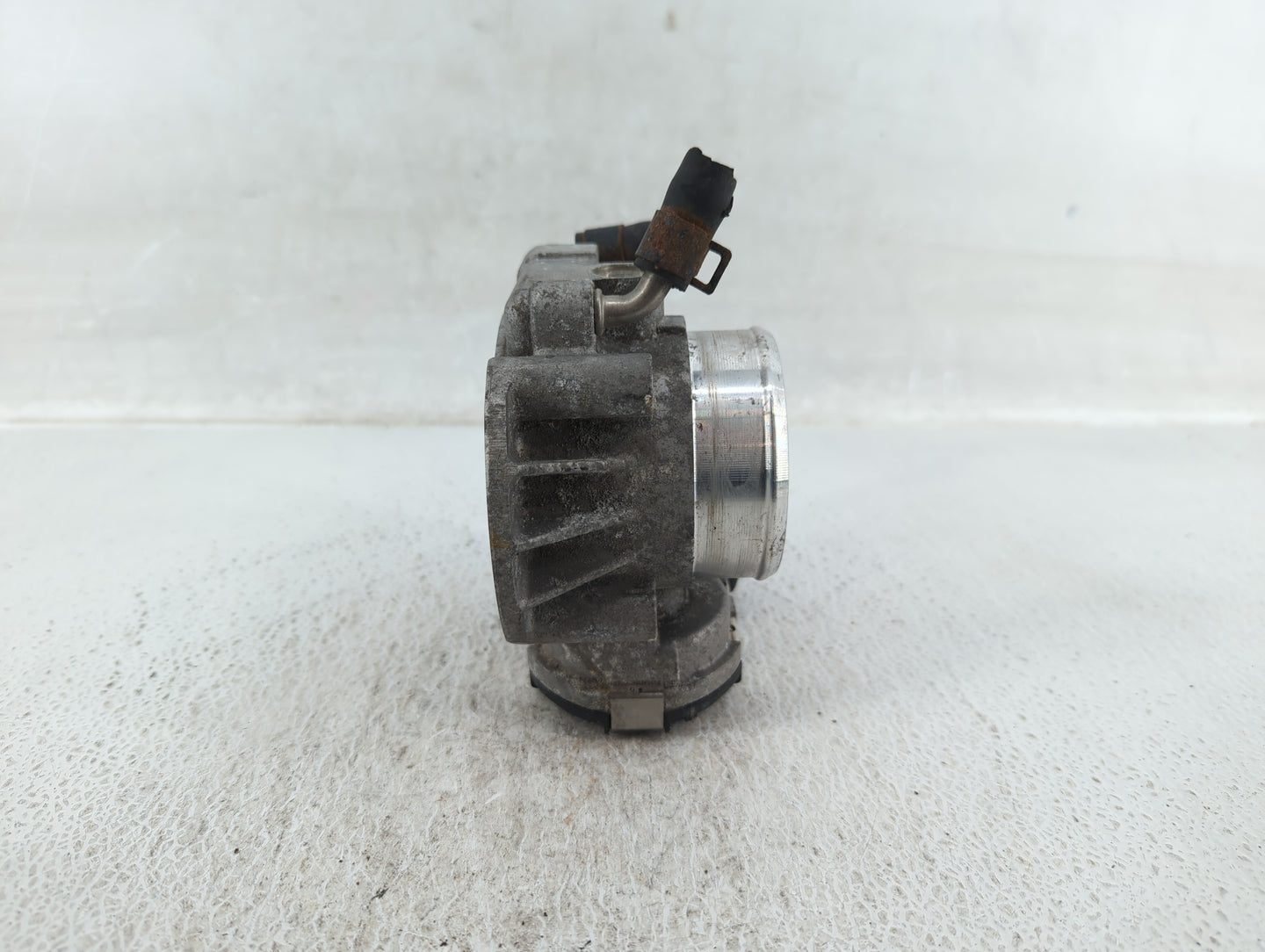 2010-2012 Hyundai Santa Fe Throttle Body P/N:35100-25400 Fits Fits 2006 2007 2008 2009 2010 2011 2012 2013 OEM Used Auto Par