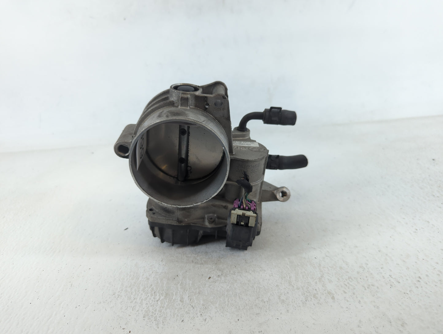 2010-2012 Hyundai Santa Fe Throttle Body P/N:35100-3C700 28099075 Fits Fits 2010 2011 2012 2013 2014 OEM Used Auto Parts - O