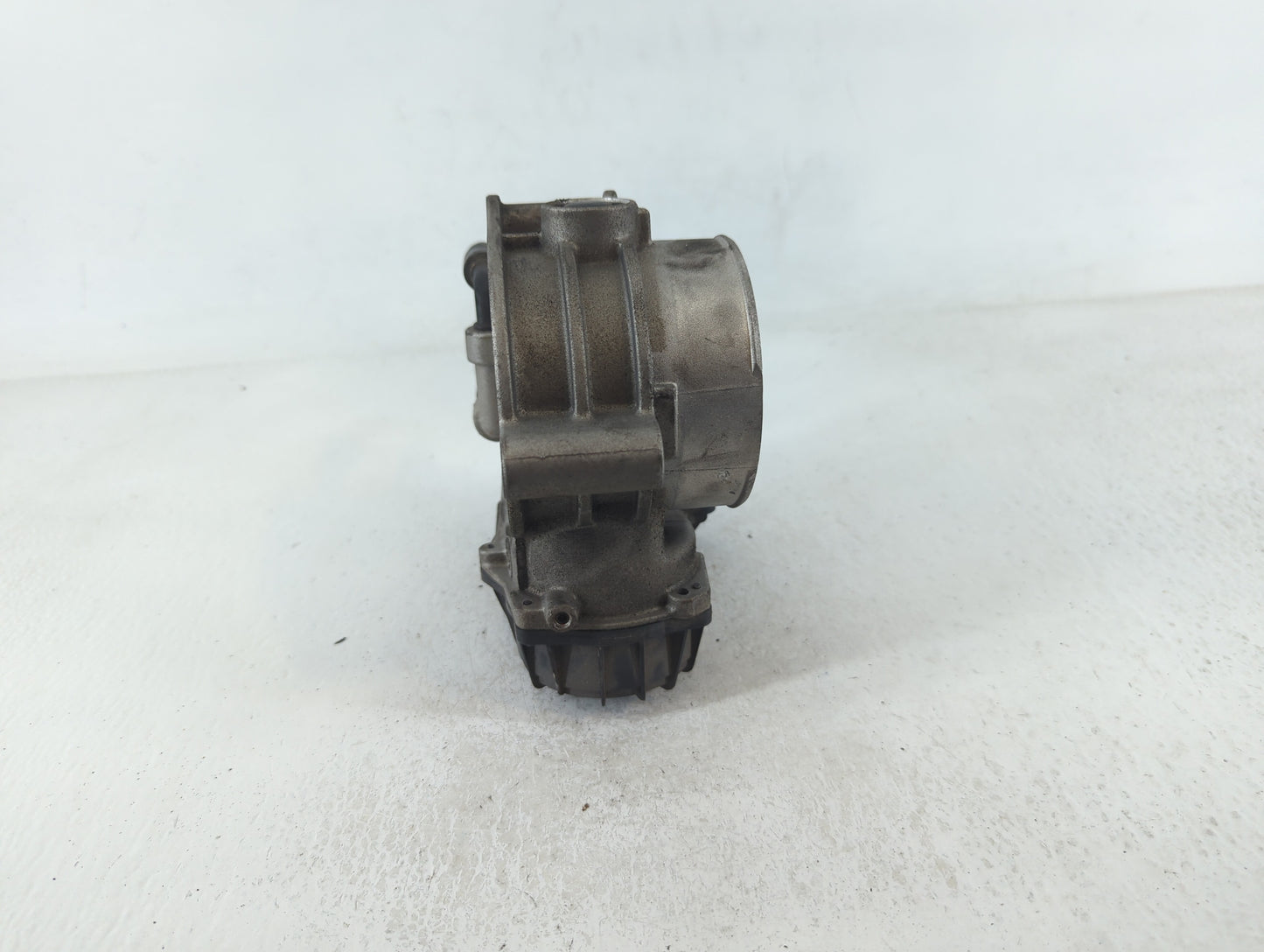 2010-2012 Hyundai Santa Fe Throttle Body P/N:35100-3C700 28099075 Fits Fits 2010 2011 2012 2013 2014 OEM Used Auto Parts - O