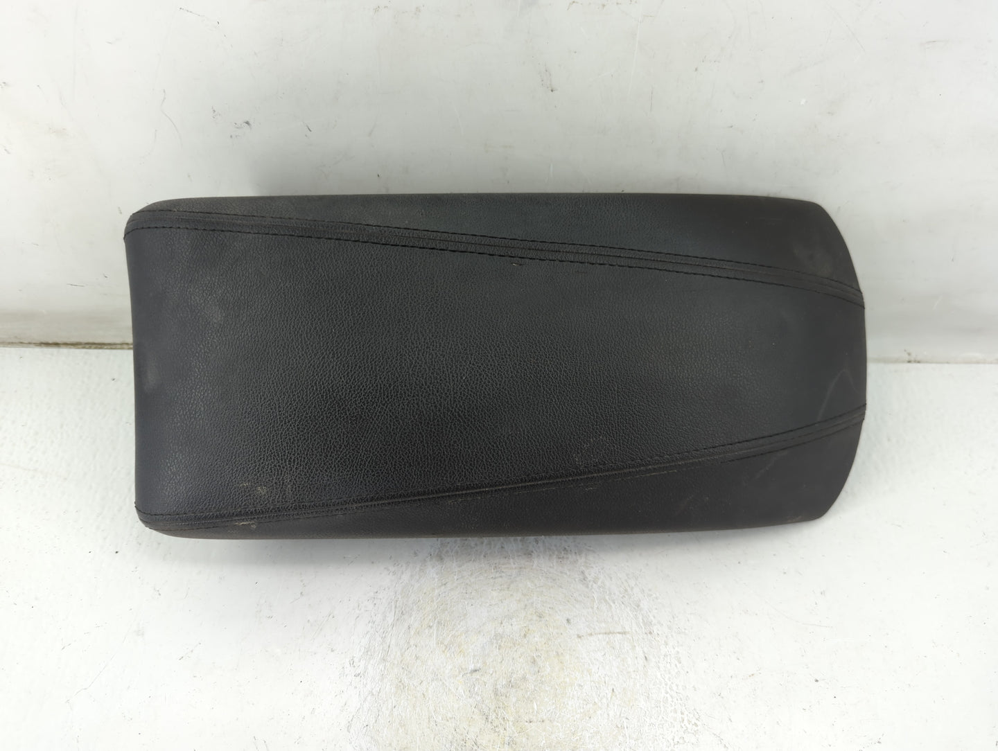 2011-2012 Hyundai Sonata Center Console Armrest Cover Lid Fits Fits 2011 2012 OEM Used Auto Parts - Oemusedautoparts1.com