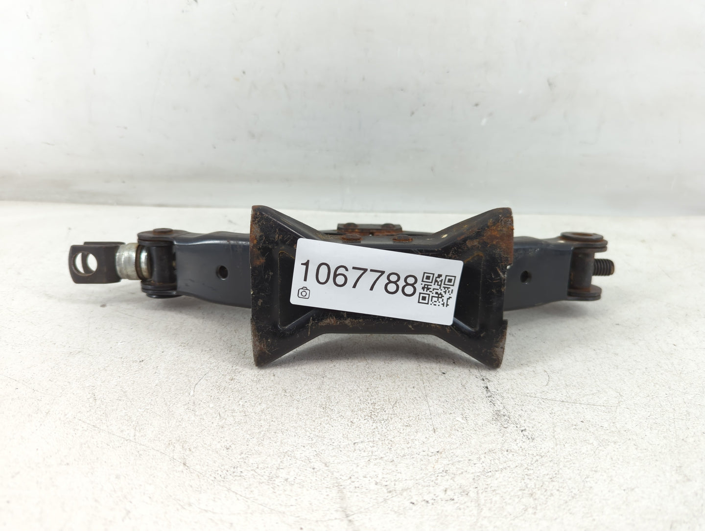 2012 Hyundai Sonata Spare Scissor Car Jack - Oemusedautoparts1.com