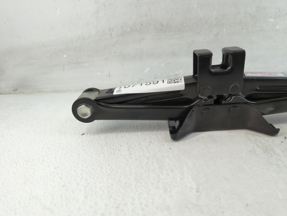 2012 Hyundai Sonata Spare Scissor Car Jack 1071591 - Oemusedautoparts1.com