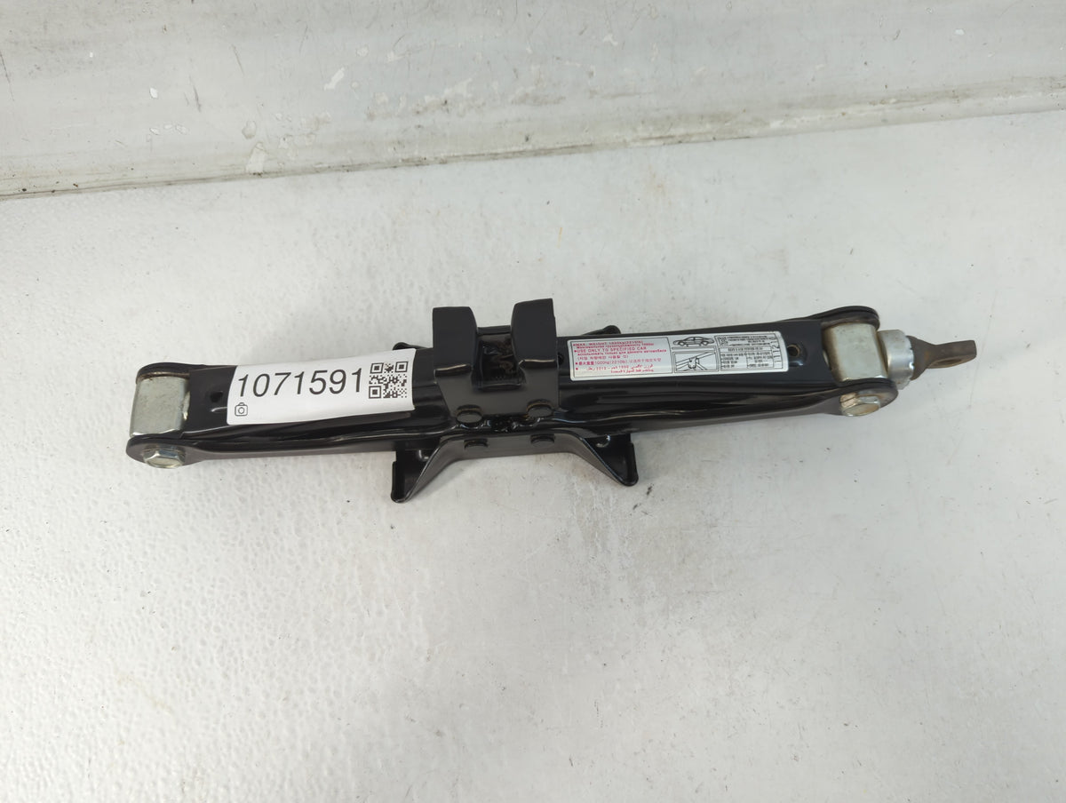 2012 Hyundai Sonata Spare Scissor Car Jack 1071591 - Oemusedautoparts1.com