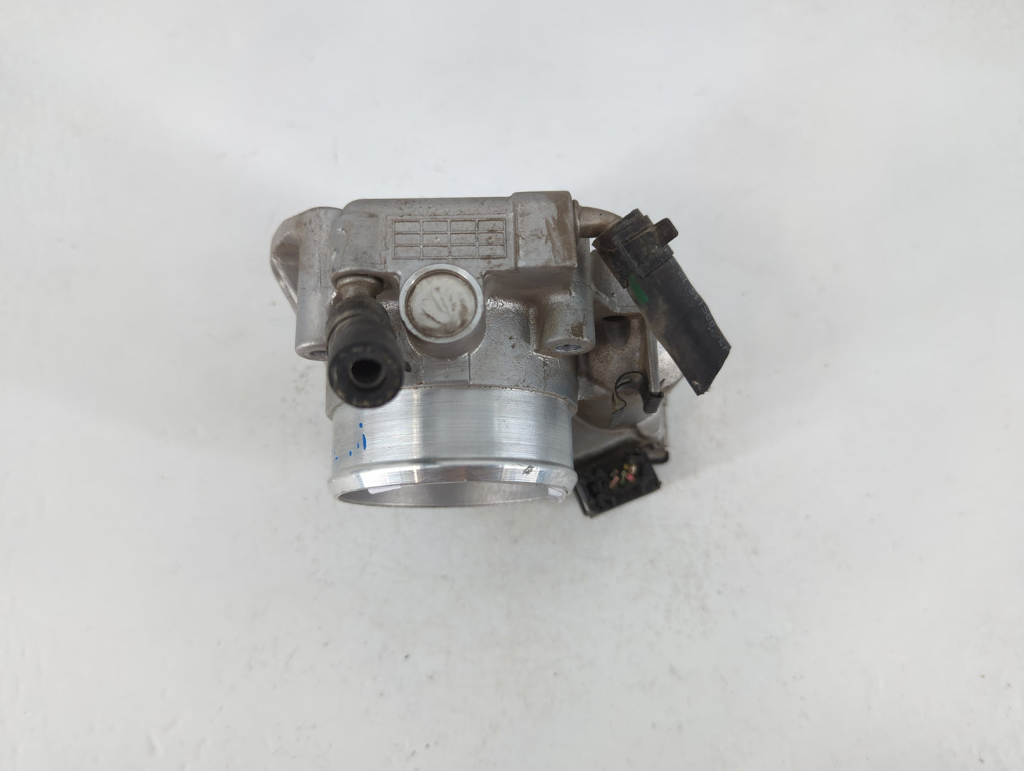 2011-2015 Hyundai Sonata Throttle Body P/N:35100-2G800 Fits Fits 2011 2012 2013 2014 2015 2016 OEM Used Auto Parts - Oemused