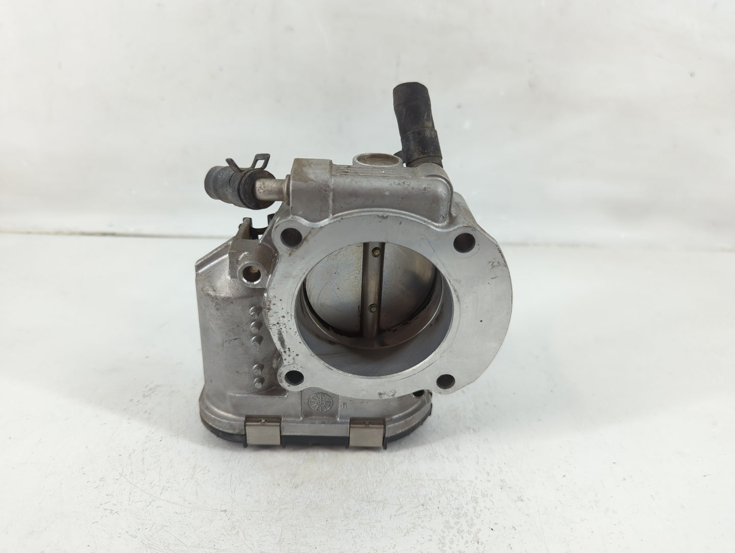 2011-2015 Hyundai Sonata Throttle Body P/N:35100-2G800 Fits Fits 2011 2012 2013 2014 2015 2016 OEM Used Auto Parts - Oemused