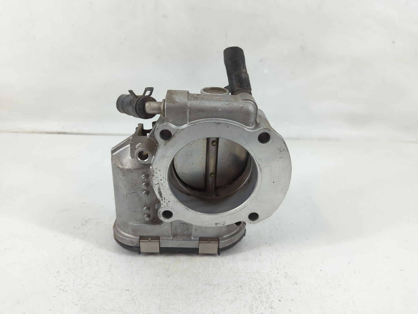 2011-2015 Hyundai Sonata Throttle Body P/N:35100-2G800 Fits Fits 2011 2012 2013 2014 2015 2016 OEM Used Auto Parts - Oemused