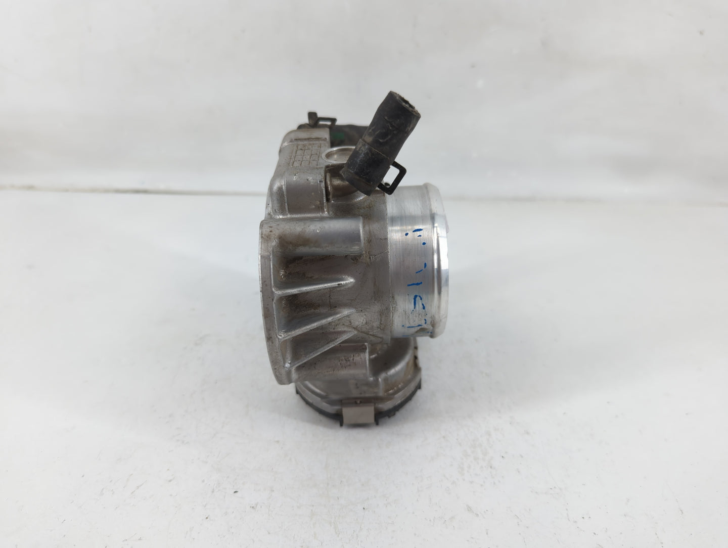 2011-2015 Hyundai Sonata Throttle Body P/N:35100-2G800 Fits Fits 2011 2012 2013 2014 2015 2016 OEM Used Auto Parts - Oemused