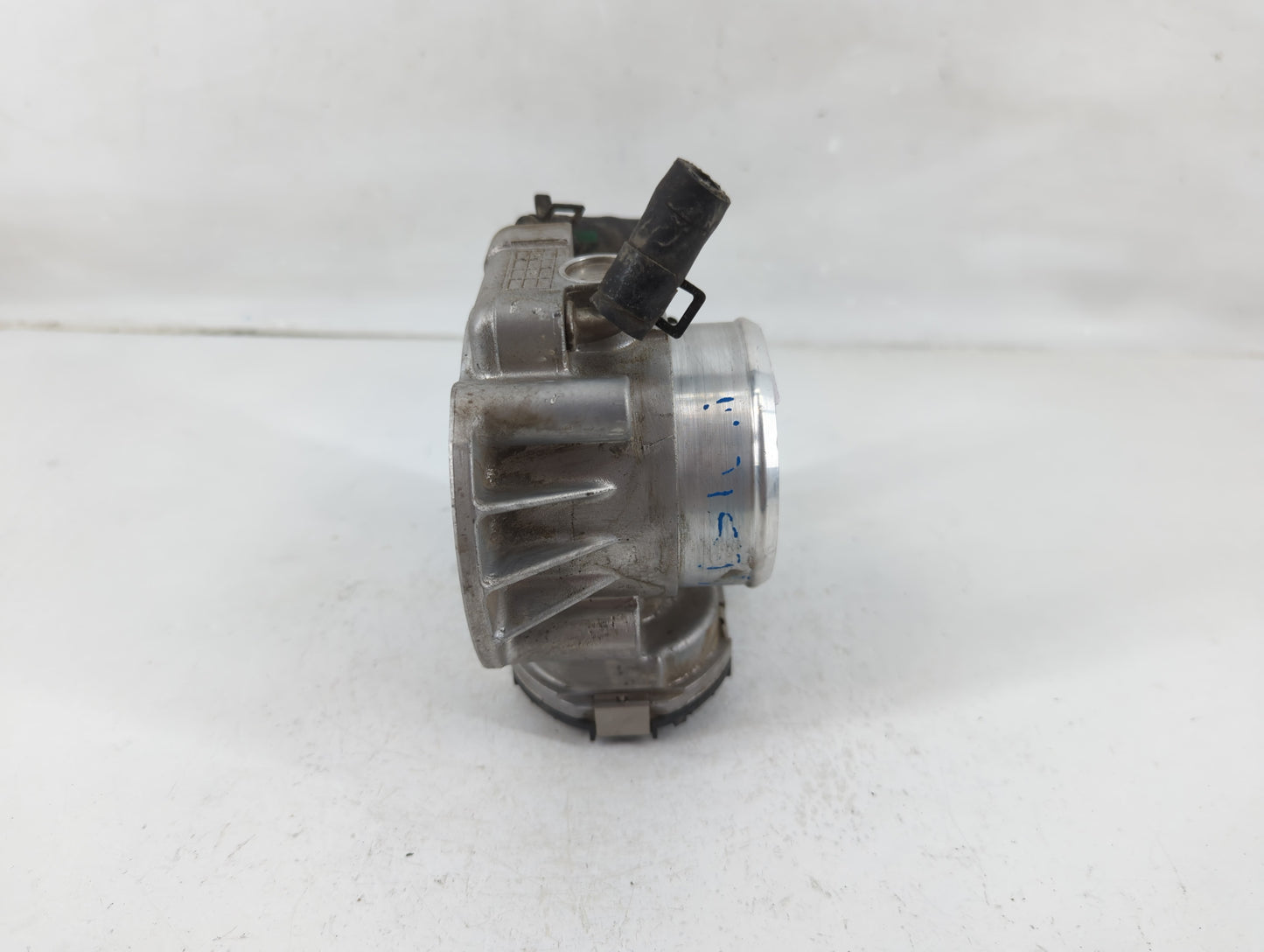 2011-2015 Hyundai Sonata Throttle Body P/N:35100-2G800 Fits Fits 2011 2012 2013 2014 2015 2016 OEM Used Auto Parts - Oemused
