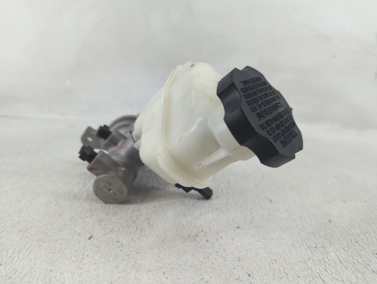 2011-2014 Hyundai Sonata Brake Master Cylinder 1220799 - Oemusedautoparts1.com